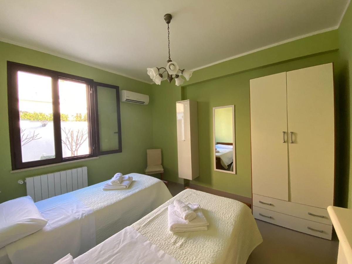 Villa Delle Pomelie Isola delle Femmine Luaran gambar